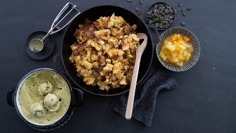 Alemannischer Zopfschmarrn mit Kürbiskerneis und süßem Apfel-Kürbiskompott