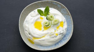 Joghurt mit Gurke und Minze