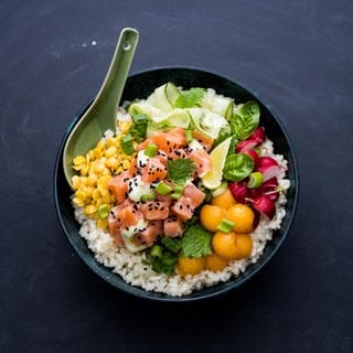 Sushi Poke Bowl mit Lupinen