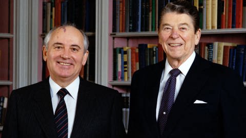 Michail Gorbatschow und Ronald Reagan | Sting - "Russians"