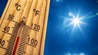 Thermometer an der 40 Grad Marke | Unsere Tipps für heiße Tage