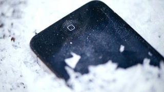 Smartphone im Schnee