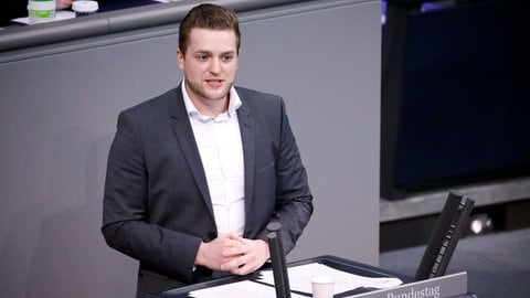 Bundestagsabgeordneter Martin Diedenhofen (SPD) | Grundschüler in Erpel wehren sich gegen Bauschutt auf dem Sportplatz