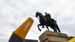 Das Reiterstandbild auf dem Landauer Marktplatz