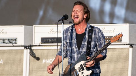 Eddie Vedder ist Sänger, Songwriter und Frontmann der legendären Grunge und Alternative Rockband "Pearl Jam".