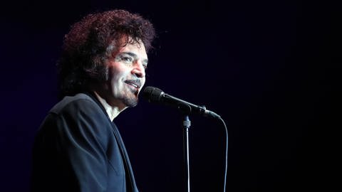 Die Karriere von Gino Vannelli war ein ständiges auf und ab. Von ausverkauften Konzerten bis hin zur Pleite und einem Comeback war alles mit dabei. Seine Fans waren ihm dabei stets treu.