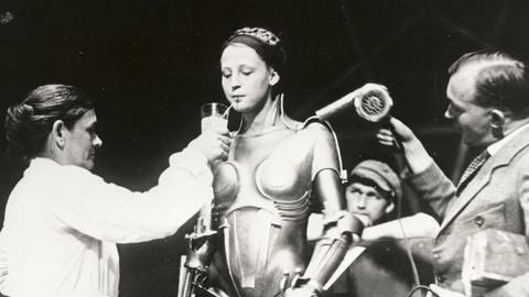 Foto von den Dreharbeiten zum Film "Metropolis" von Fritz Lang