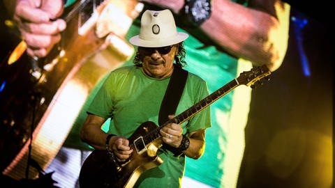 Carlos Santana bei einem Livekonzert 2016 in Mailand.