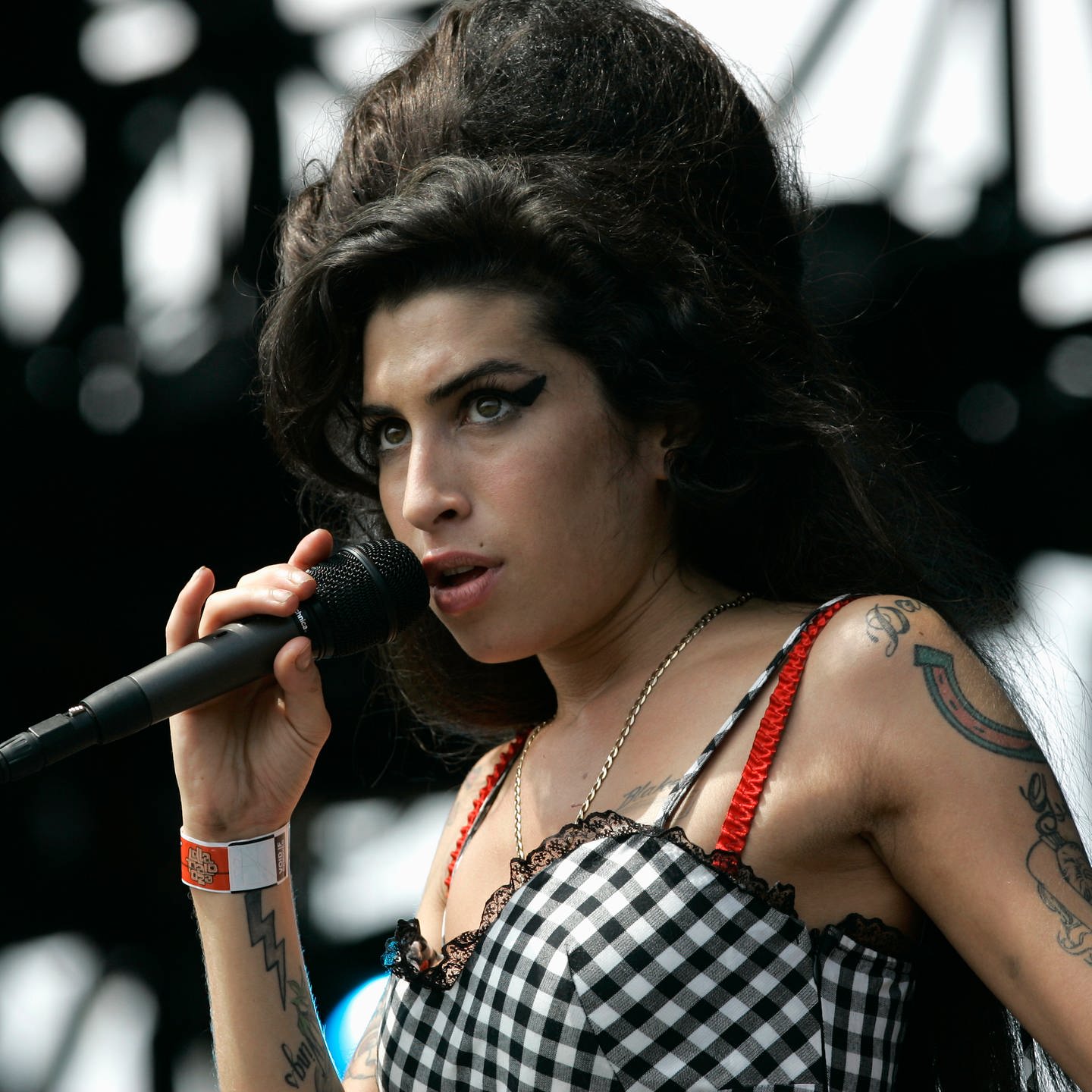 Die Tragische Geschichte Hinter Amy Winehouses "Rehab" | Hits Und ...