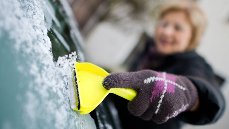 Im Winter im Auto: Diese Gegenstände mögen keine Kälte