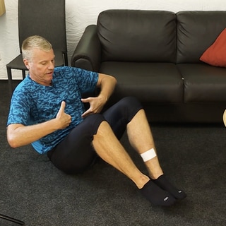 Boris Burgmer zeigt Fitness-Übung