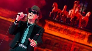 Udo Lindenberg trat zum 25. Jahrestag des Mauerfalls vor dem Brandenburger Tor in Berlin auf.