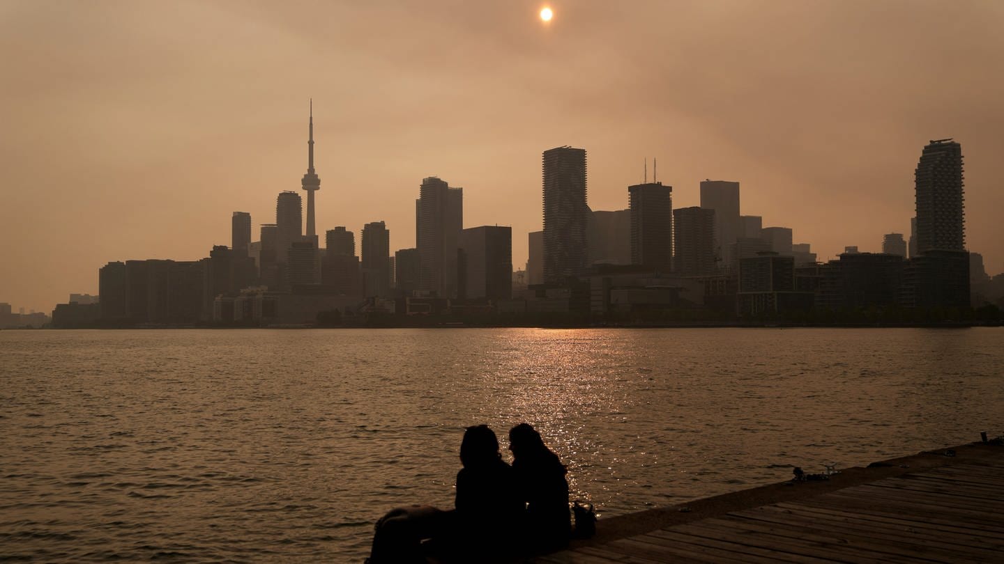 Rauch über Toronto durch die kanadischen Waldbrände