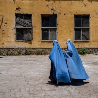 Zwei Frauen in Kabul, Afghanistan