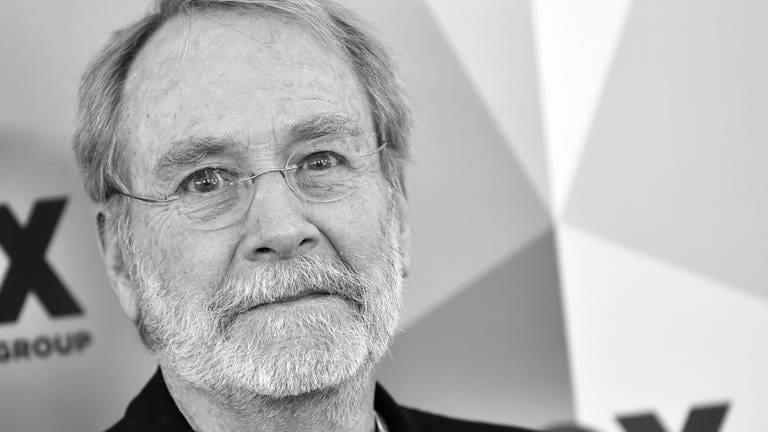 27. Juni: Der amerikanische Schauspieler und Comedian Martin Mull ist im Alter von 80 Jahren verstorben. Seine Fans kannten Mull aus Kino-Erfolgen wie "Mrs. Doubtfire" oder Sit-Com-Serien wie "Rosanne", "Dads" oder "Two and a half Men". 