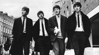 Die Band The Beatles (l-r) John Lennon, Ringo Starr, Paul McCartney und George Harrison 1963 in London. 