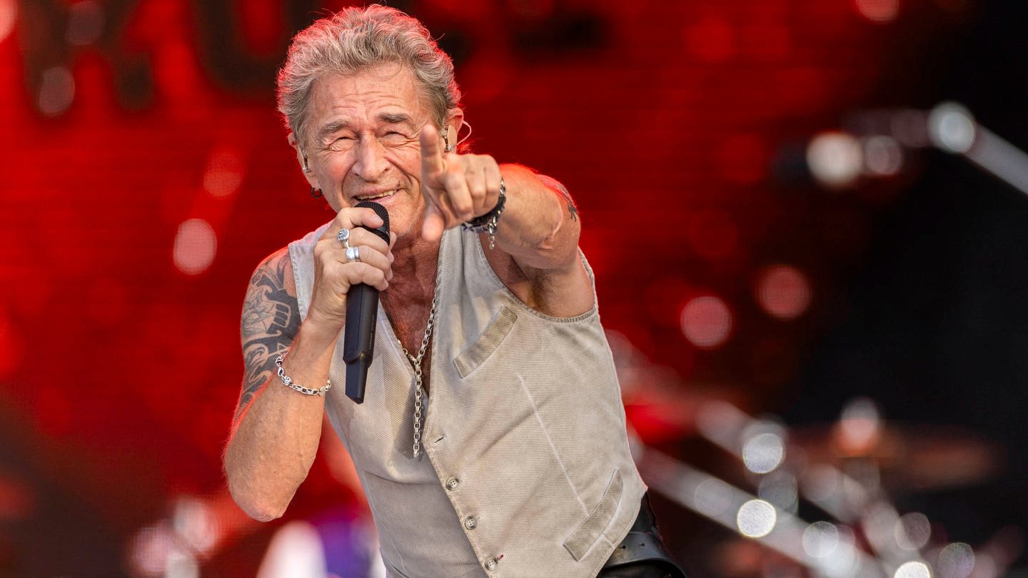 Peter Maffay live bei einem Konzert der 'We Love Rock 'n' Roll'- Farewell Tour auf dem Domplatz. Erfurt, 29.06.2024