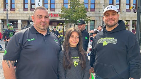 Headcoach Domenico Marzi (links) und Rachel Schmidt, Jugendspielerin aus der U13 Jugendmannschaft, von den Warriors Bad Kreuznach.