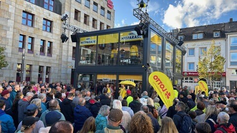 So voll ist der Kornmarkt um 17 Uhr zum großen Finale.