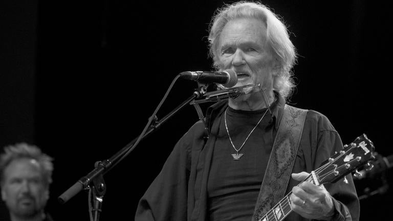 28. September: Die amerikanische Country-Legende Kris Kristofferson ist tot. Der Schauspieler, Sänger und Songwriter verstarb im Alter von 88 Jahren. 