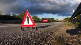 Richtiges Verhalten im Pannenfall auf der Autobahn und Landstraße