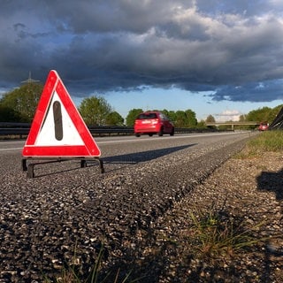 Richtiges Verhalten im Pannenfall auf der Autobahn und Landstraße