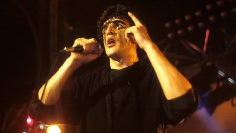 Jaz Coleman von Killing Joke live im Hammersmith Palais in London am 31.07.1983 | Schwarze Klamotten, Haare und Einstellung: Dark Wave – Die dunkle Seite der 80er