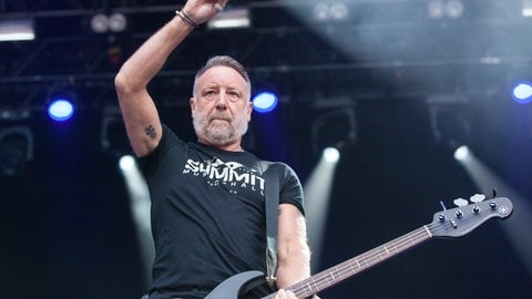 Der ehemalige Bassist von Joy Division, Peter Hook im Jahr 2017 | Dark Wave – Die dunkle Seite der 80er