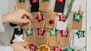 Selbstgebastelter Adventskalender aus Papier | 