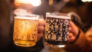 Glühwein auf dem Esslinger Weihnachtsmarkt | Mitbringsel vom Weihnachtsmarkt: Darf ich die Glühweintasse mitnehmen?