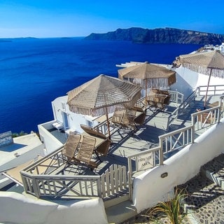 Ausblick in Santorini, Griechenland | Griechenland, Albanien oder Skandinavien? Das sind die Reisetrends für euren Urlaub 2025