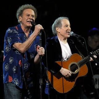 Simon and Garfunkel bei einem Konzert in der Rock n Roll Hall of Fame 2009