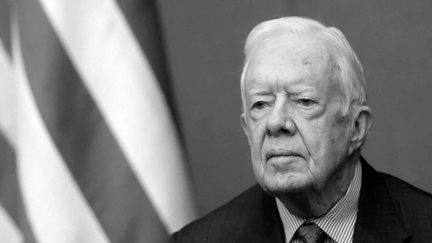 30. Dezember: Der ehemalige US-Präsident Jimmy Carter ist im alter von 100 Jahren verstorben. Der Demokrat Carter war als 39. Präsident der USA von 1977 bis 1981 im Amt und wurde 2002 für sein humanitäres Engagement mit dem Friedensnobelpreis ausgezeichnet.