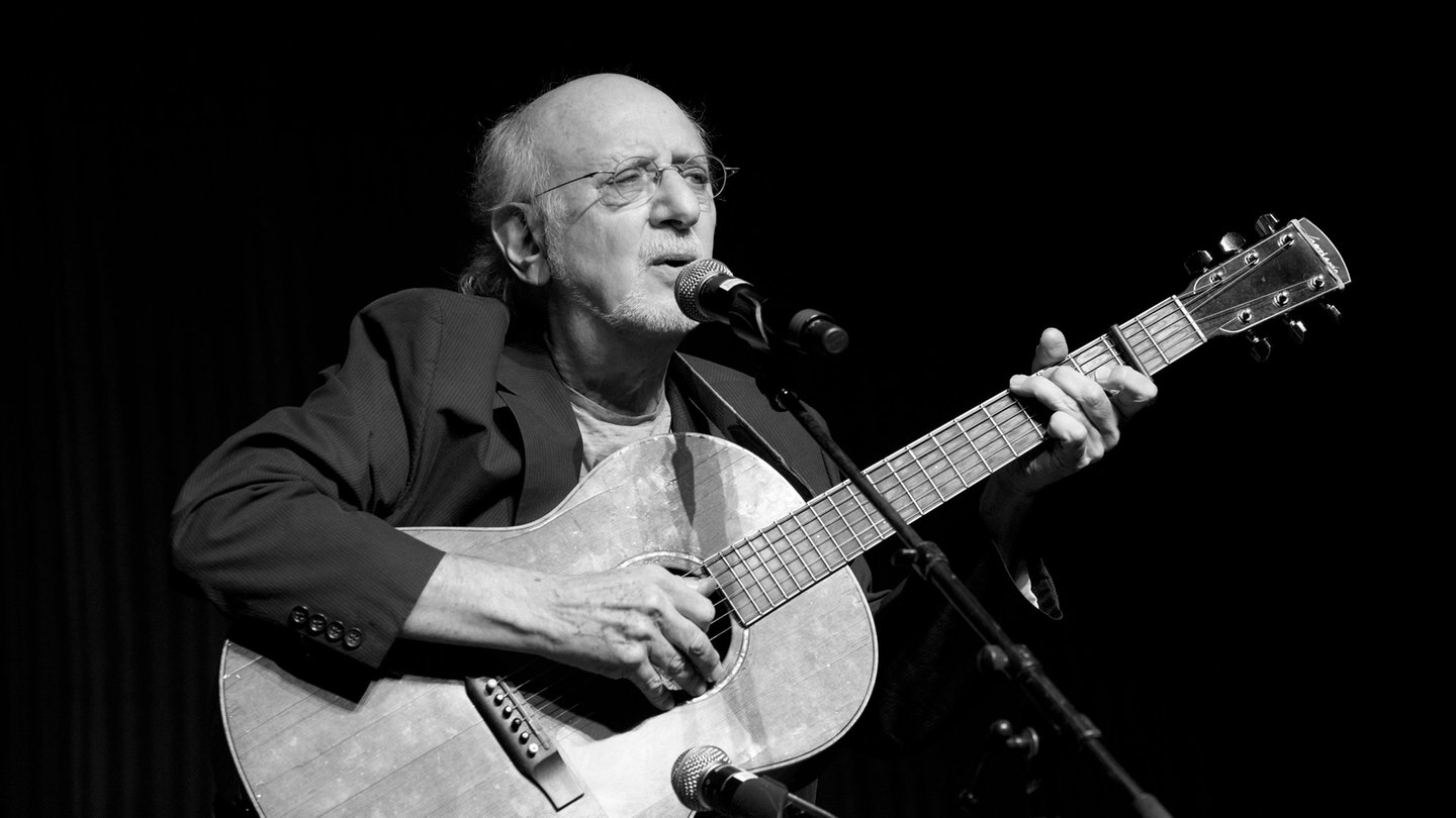 7. Januar: Der Folkmusiker Peter Yarrow ist im Alter von 86 Jahren an den Folgen einer Krebserkrankung gestorben. Der Sänger war Teil der Band Peter, Paul and Mary, die in den 1960er-Jahren vor allem mit mehrstimmen Gesängen und politischen Texten berühmt wurde. Zu den bekanntesten Songs der Band gehören 