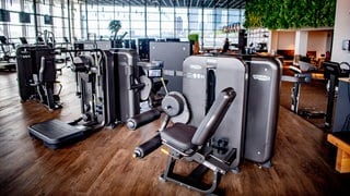 Leeref Fitnessstudio mit Sportgeräten | Worauf ihr bei einem Fitnessstudio Vertrag achten solltet