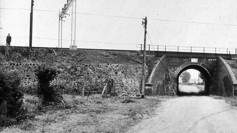 Tatort des großen Postraubes 1963 ist die Bridego Railway Bridge in Ledburn bei Mentmore in Buckinghamshire.