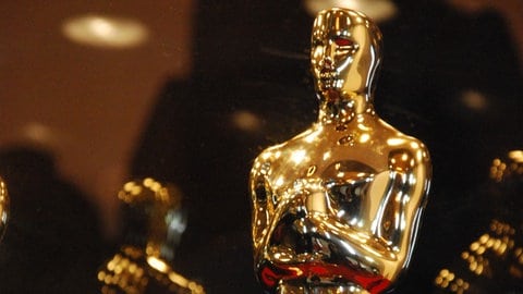 Eine goldene Oscar-Figur | Martina Gedeck: So funktionieren die Nominierungen für die Oscars