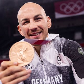 Frank Stäbler in SWR1 Leute (Foto: Frank Stäbler mit Olympia-Medaille, Tokio 2021)