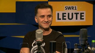 Comedian Özcan Cosar bei SWR1 Leute