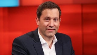 Lars Klingbeil, Bundesvorsitzender der SPD, ist zu Gast in der Talkshow Hart aber fair. In SWR1 Leute spricht er über aktuelle Themen wie die Energiekrise und die Inflation.