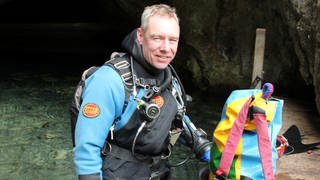 Salvatore Busche, Arzt und Höhlentaucher, spricht in SWR1 Leute über seine Entdeckungen in der Wimsener Höhle auf der Schwäbischen Alb.