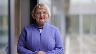 Katja Mast, Erste Parlamentarische Geschaeftsfuehrerin der SPD-Fraktion im Bundestag, posiert fuer ein Foto in Berlin.