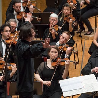 Teodor Currentzis dirigiert das SWR Symphonieorchester (Foto: SWR, SWR - Alexander Kluge)