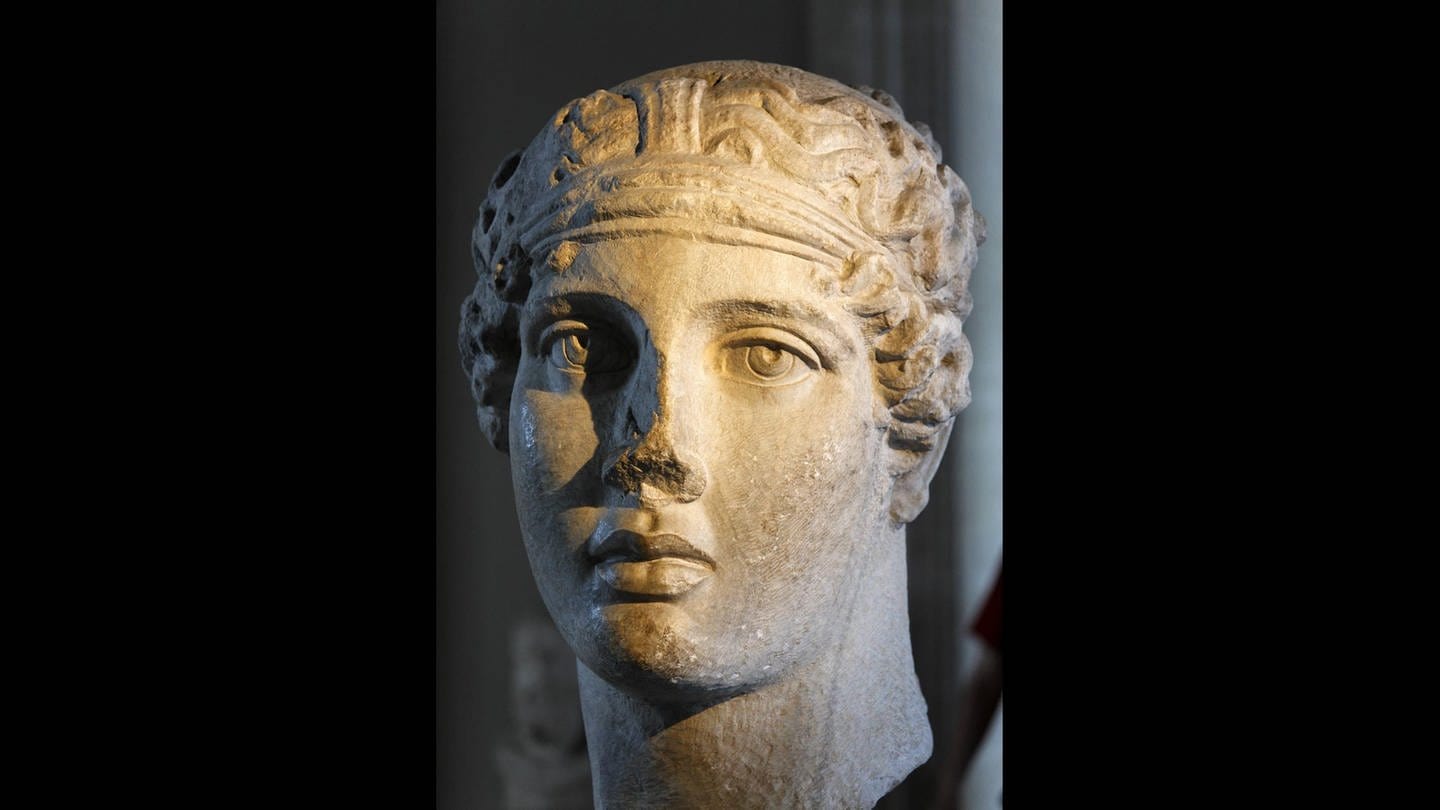 Kopf der griechischen Dichterin Sappho, antike Steinskulptur, Archäologisches Museum, Topkapi-Palast, Istanbul / Türkei