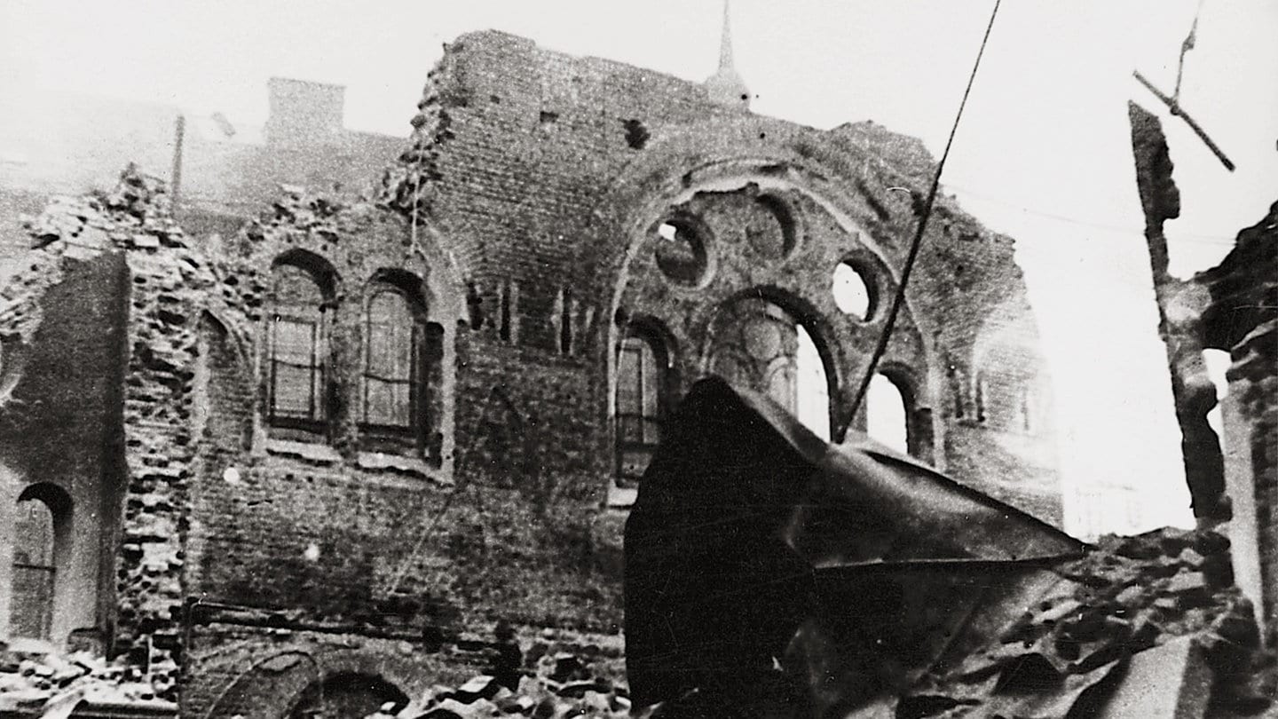 Reportage Aus Zerstörter Wiener Synagoge Nach Der Reichspogromnacht ...