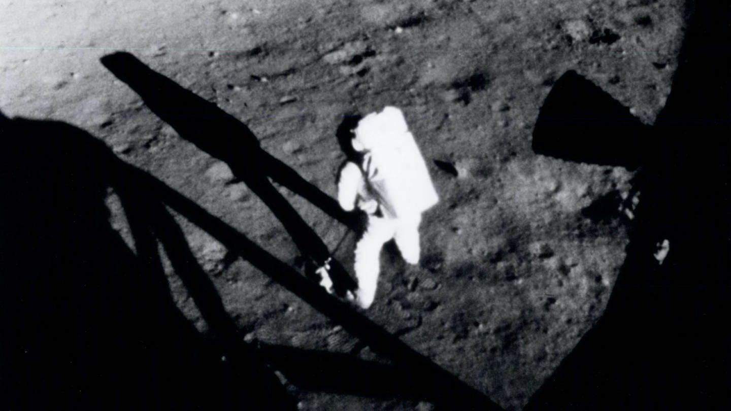 Neil Armstrong Betritt Als Erster Mensch Den Mond Swr Kultur