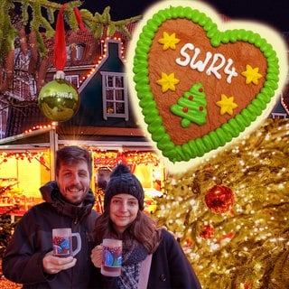 Persönlichen Weihnachtsmarkt gewinnen: Eine Frau und ein Mann stehen mit Glühwein in der Hand vor einem Weihnachtsmarkt, dazu ein SWR4 Lebkuchenherz und ein Zweig mit einer SWR4 Christbaumkugel.