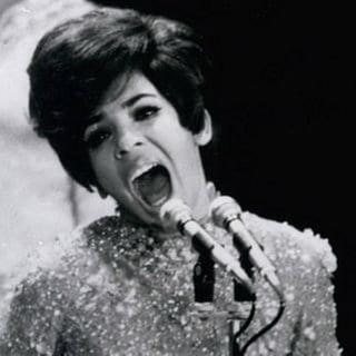 Shirley Bassey auf der Bühne (1968)