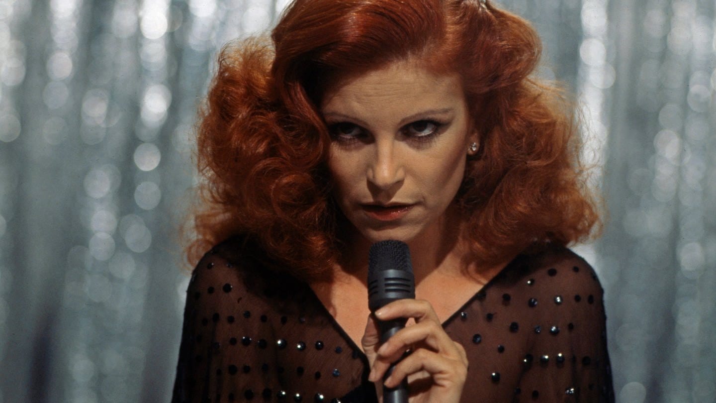 Die Sängerin Milva, wegen ihrer roten Haare auch 