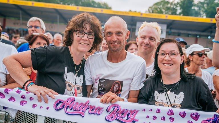 Aus Deutschland, Holland und anderen Nachbarländern reisen die Fans zum Andrea Berg Heimspiel 2024